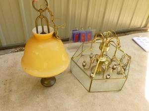 lot 66 image: Qty of 2 hanging light fixtures. Good shape. As shown.
