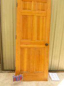 lot 75 image: 32 six panel wood door. Nice condition. As shown.