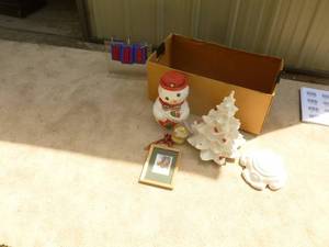 lot 84 image: Christmas items. As shown.