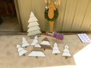 lot 88 image: Barn wood treesmoose. As shown.