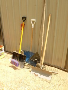 lot 117 image: Assorted tools. As shown.