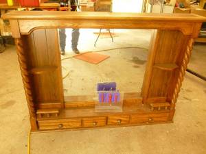 lot 121 image: Queen mirrored headboard. Nice shape. As shown.