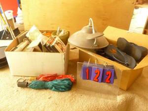 lot 122 image: Nearly new womens shoes & assorted household items. As shown.