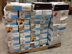 PALLET WITH MOEN FAUCETS FOR PARTS SEE PICS