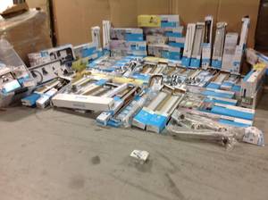 PALLET OF MOEN TOWEL BARS AND BATHROOM ACCESSORIES SEE PICS