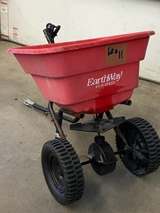 lot 11 image: Earthway Broadcast Spreader
