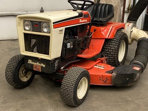 lot 1 image: Simplicity 7117-Hydrostatic Lawn Tractor