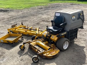 lot 3 image: Walker MT30I-11 Commercial Mower Package