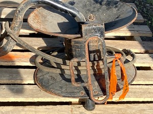lot 20 image: Post-Mount Hose Reel