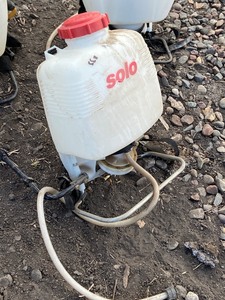 lot 33 image: (2) Solo & (1) Chapin Backpack Sprayers