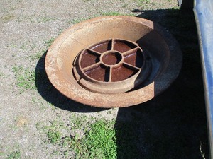 lot 19 image: MANWAY BASE N COVER