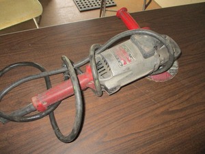 lot 30 image: MILWAUKEE HEAVY DUTY SANDER