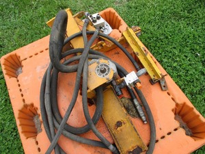 lot 23 image: HYDRAULIC PUMP AND HOSES