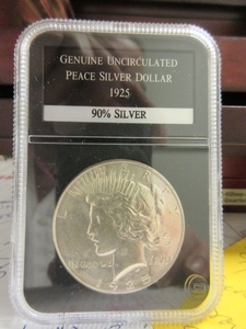 lot 126 image: UNCIRCULATED 1925 PEACE SILVER DOLLAR