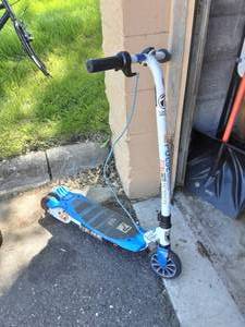 lot 4 image: Pulse Electric Stand Up Scooter (No Charger) (Available On Line)