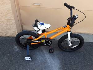 lot 6 image: Royal Baby Freestyle 16 Bike NEW With Training Wheels & Water Bottle