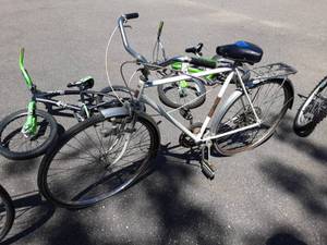 lot 13 image: Montgomery Wards Vintage Mens 26 Bike With Light Generator & Luggage Rack