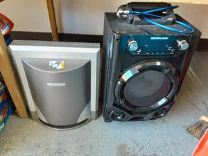 lot 23 image: Sound Logic & Sharper Image Portable Speakers