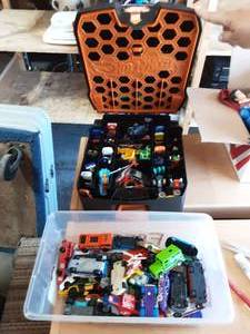 lot 29 image: Hot Wheels Carry Case & Bin Of Small Cars