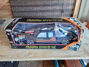 lot 32 image: Radio Control 114 Scale Silverado