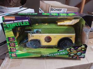 lot 37 image: RC Ninja Turtles Party Van