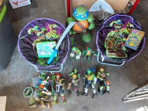 lot 38 image: Lot Of Ninja TurtlesChairsFigures