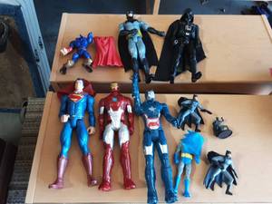 lot 41 image: Batman & Other Super Hero Figures