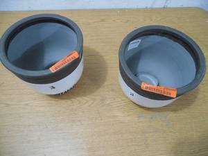 lot 2 image: (2) planter pots