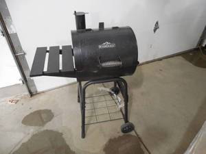 lot 11 image: 20 Charcoal  smoker River grille