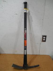 lot 131 image: Husky 2.5 lb. Pick Mattock