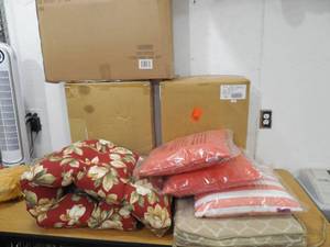 lot 150 image: BIG PATIO FURNITURE CUSHION LOT