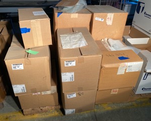 lot 55 image: Pallet of Lab Sample ContainersLids