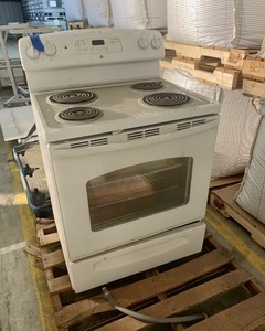 lot 32 image: GE Electric Range