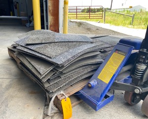 lot 65 image: Carpet Squares 20 x 20