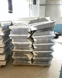 lot 483 image: Fluorescent Lights, 22 fixtures  1 pallet