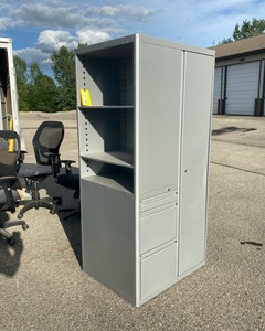 lot 421 image: Storage LockerTower