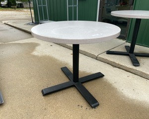 lot 402 image: Round Breakroom Table