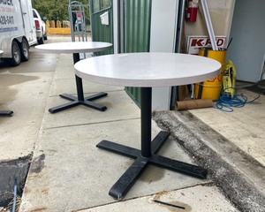 lot 400 image: Round Breakroom Table