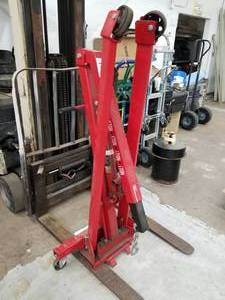 Torin Big Red 1-Ton Hydraulic Engine Hoist