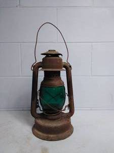 lot 118 image: VINTAGE Dietz D-LITE Lantern