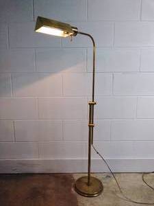 lot 100 image: VINTAGE Brass Lamp