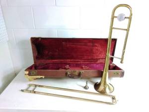 lot 106 image: VINTAGE Trumpet in Case