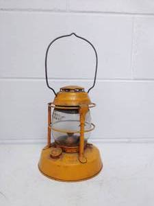 lot 114 image: VINTAGE Orange Dietz Little Wizard Kerosene Lantern