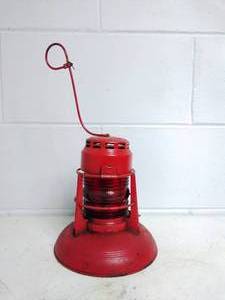 lot 116 image: VINTAGE Red Dietz No. 40 Traffic Gard Lantern