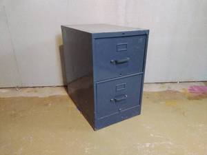 lot 123 image: Small Metal Filing Cabinet