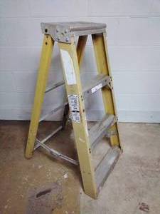 lot 124 image: Werner Electro-Master Nonconductive Fiberglass Ladder