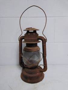 lot 131 image: VINTAGE No. 2 D-LITE Lantern