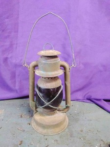 lot 8 image: Kerosene Lantern #150 Little Supreme Red Glass Embury