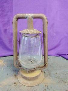 lot 9 image: Belknap Bluegrass Barn Lantern