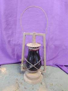 lot 10 image: Dietz Victor barn Lantern